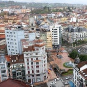 Una vista en altura de la manzana central de Oviedo, con la plaza de La Escandalera y los accesos al aparcamiento.