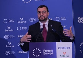 Adrián Barbón, en un momento de su charla en el Ritz.