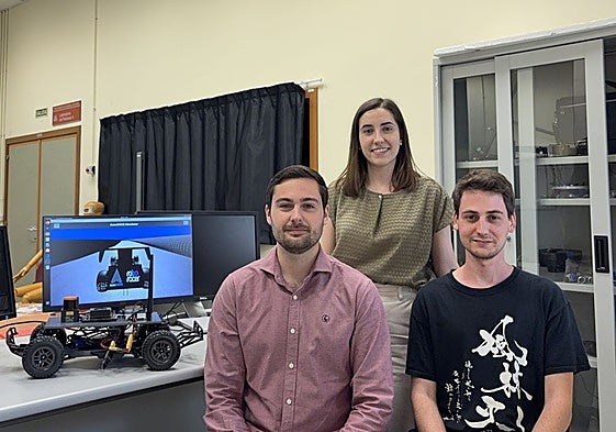 Lucía Sánchez Fernández, David Miranda Baragaño y Miguel Santamaría Álvarez, alumnos de máster de la EPI.