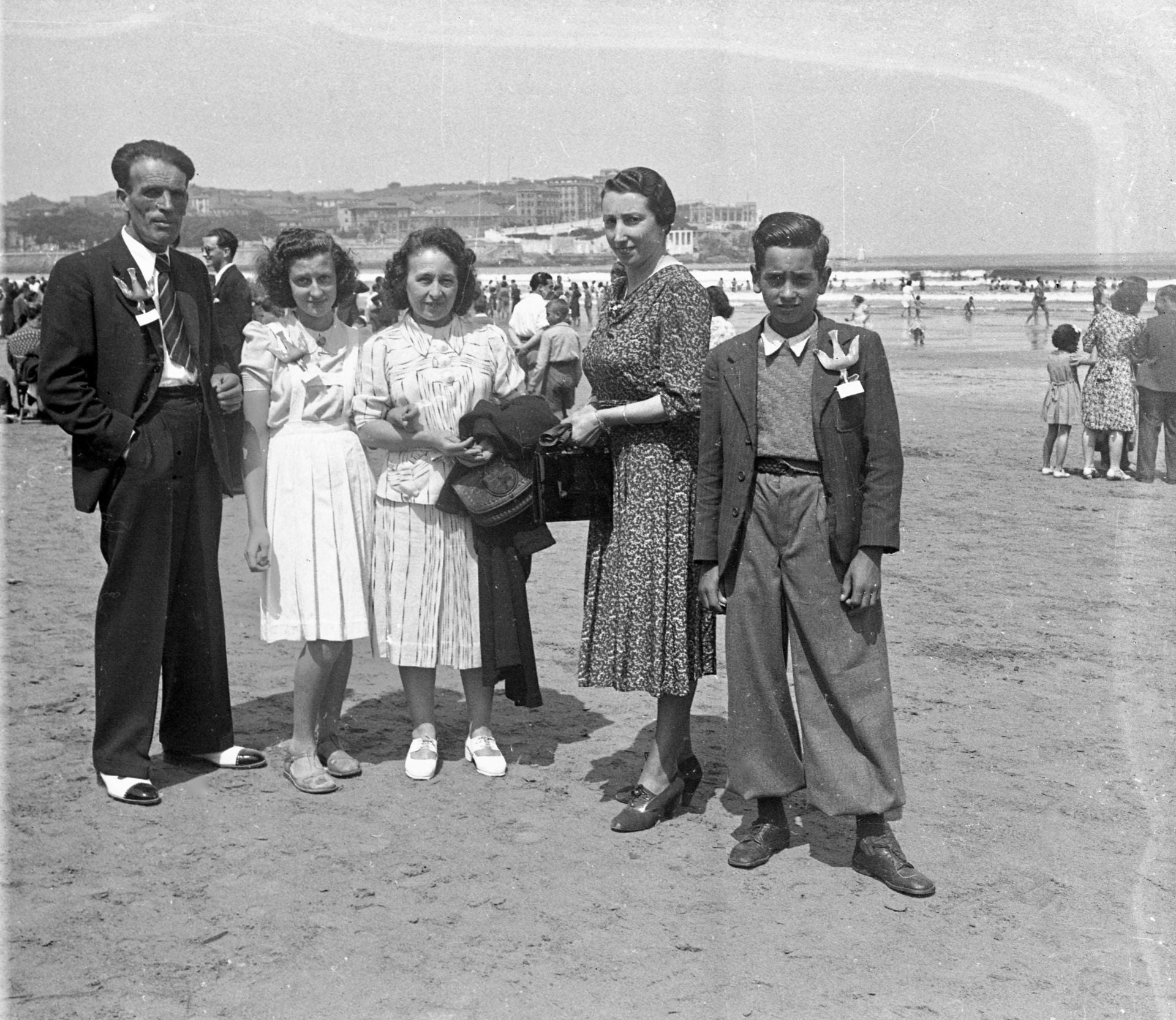 Más historia de Asturias rescatada: las fotografías de Foto Ángel que viajan al siglo pasado