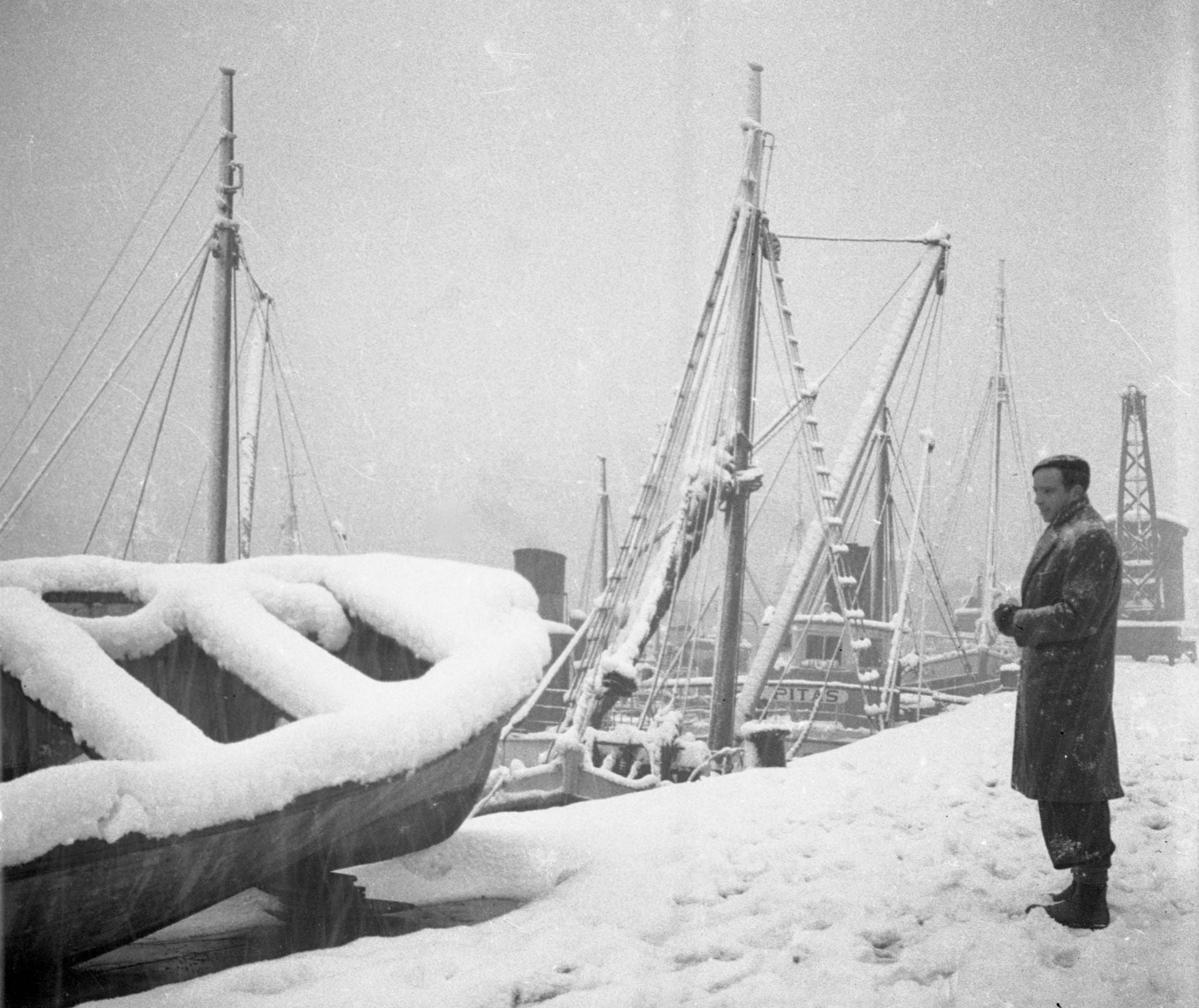 Más historia de Asturias rescatada: las fotografías de Foto Ángel que viajan al siglo pasado