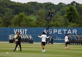 Un momento del entrenamiento del PSG de ayer miércoles dirigido Luis Enrique.