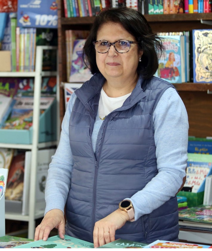Imagen secundaria 2 - Itziar García, de la Libería Elías; Alfonso Cerrato, de Solana; y Mabel Miranda, de Esfera.