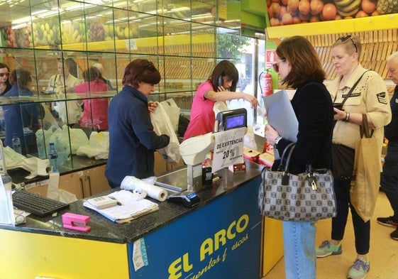 Cierra El Arco y 100 empleadas a la calle: «¿Qué vamos a hacer ahora sin vosotras?»