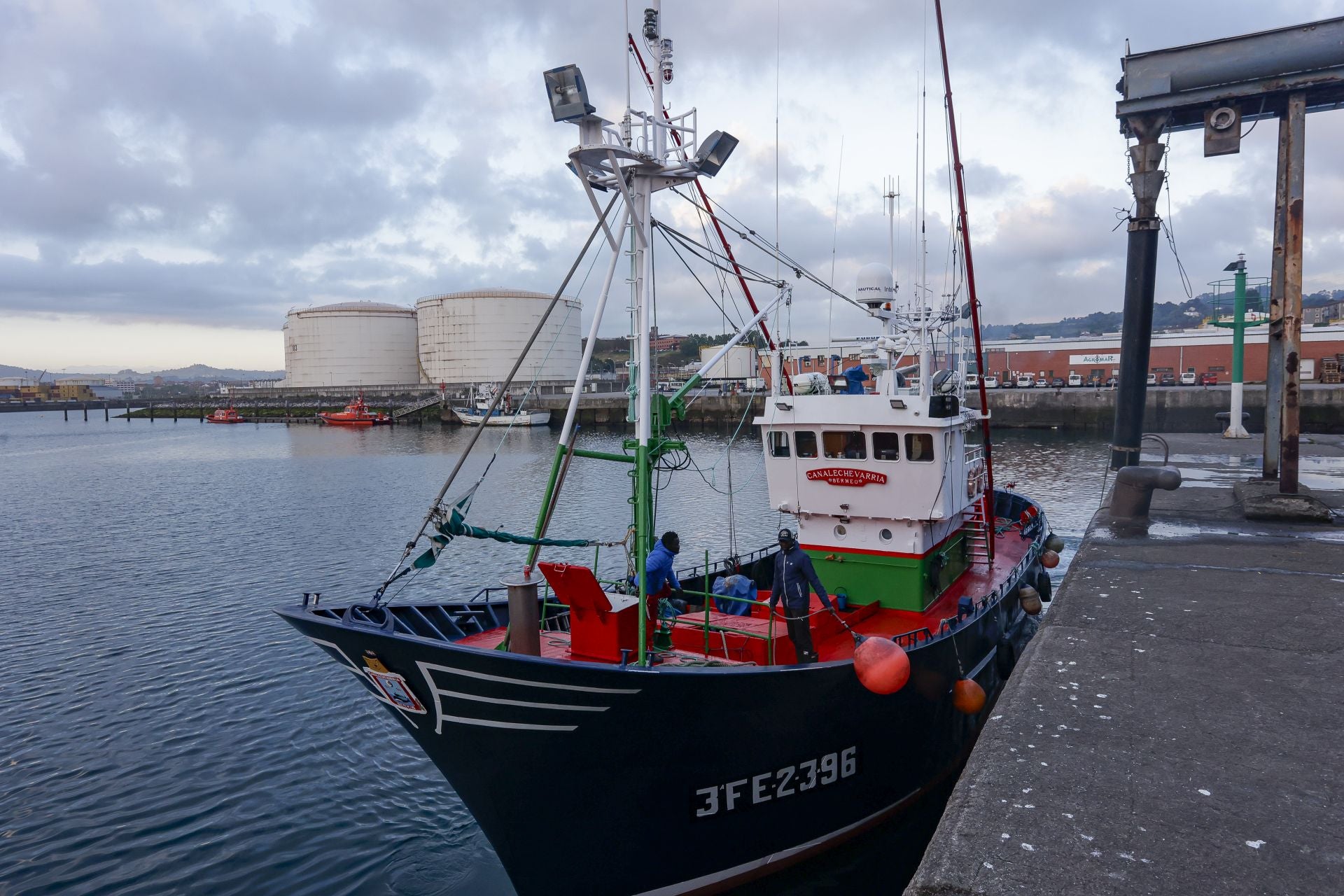 El primer bonito de Gijón, a 53,80 euros el kilo