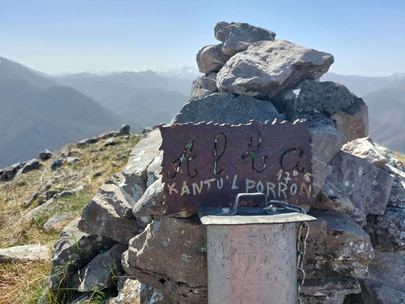 Cumbre del conocido como Pico La Senda, o Cantu´ l Porrón
