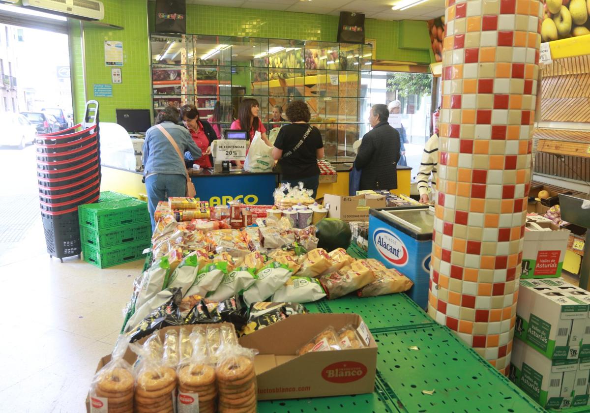 Fotos: Cierre de las tiendas del Grupo El Arco en Asturias