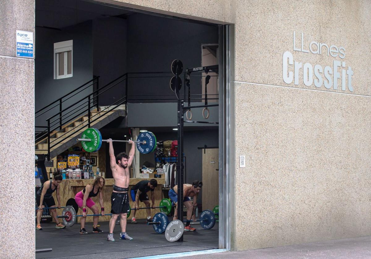 Uno de los aspectos más destacados de CrossFit Llanes es su capacidad para fomentar un fuerte sentido de comunidad.