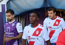 Ebea, en el centro, en un partido con el Rayo Majadahonda.