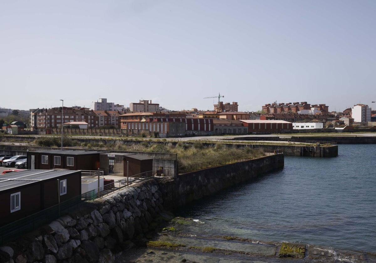 El PSOE de Gijón se queda solo en la defensa al Puerto en el desarrollo de Naval Azul