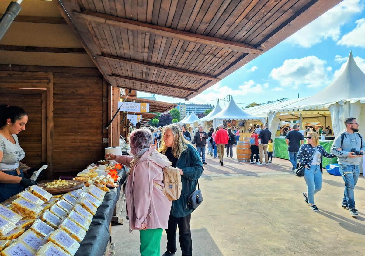 La Feria del Queso y el Vino ha abierto este viernes su XLIII edición