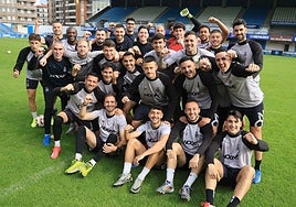 Los jugadores del Real Avilés posan para LA VOZ antes del último entrenamiento.