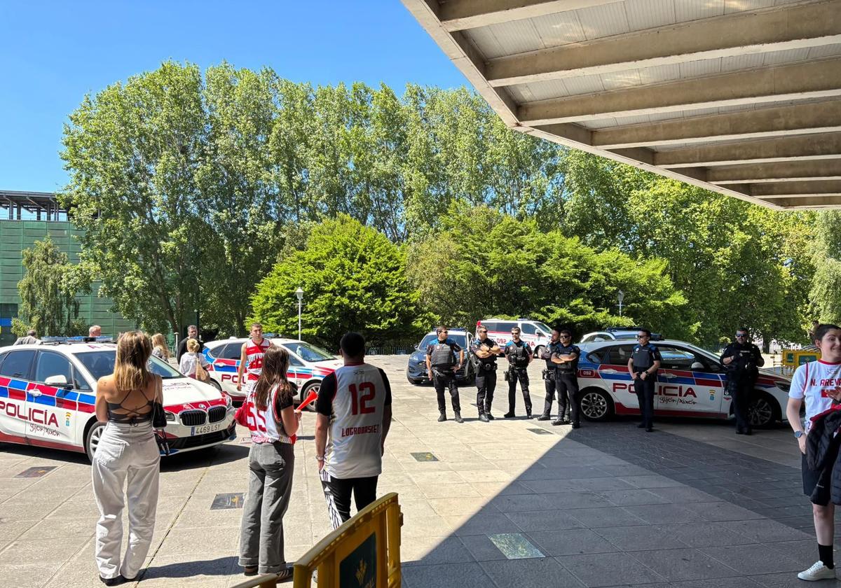 Una invasión de cancha en la fase de ascenso a Segunda FEB obliga a la Policía Local de Gijón a intervenir