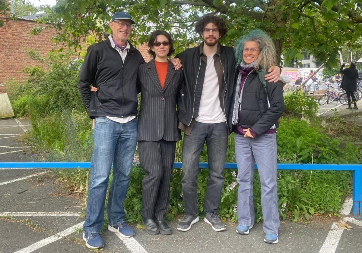Bill McCammon, junto a su esposa y sus dos hijos, en una imagen reciente.