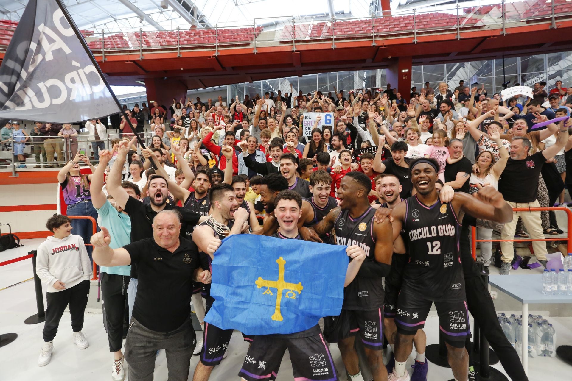 Histórico ascenso del Círculo Gijón Baloncesto: las fotos de una brillante conquista
