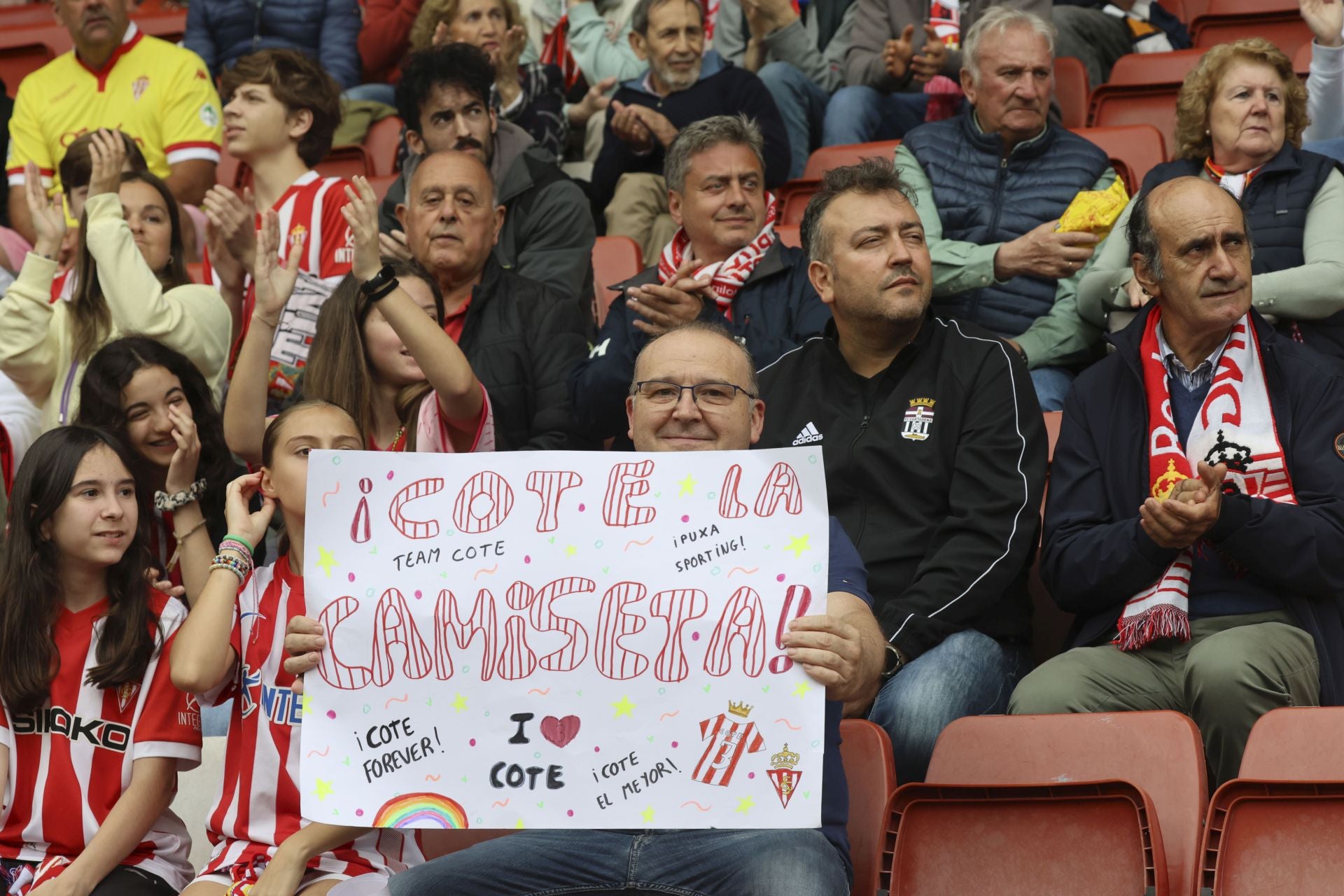 ¿Estuviste en el Sporting de Gijón - Cartagena? ¡Búscate entre las fotos!