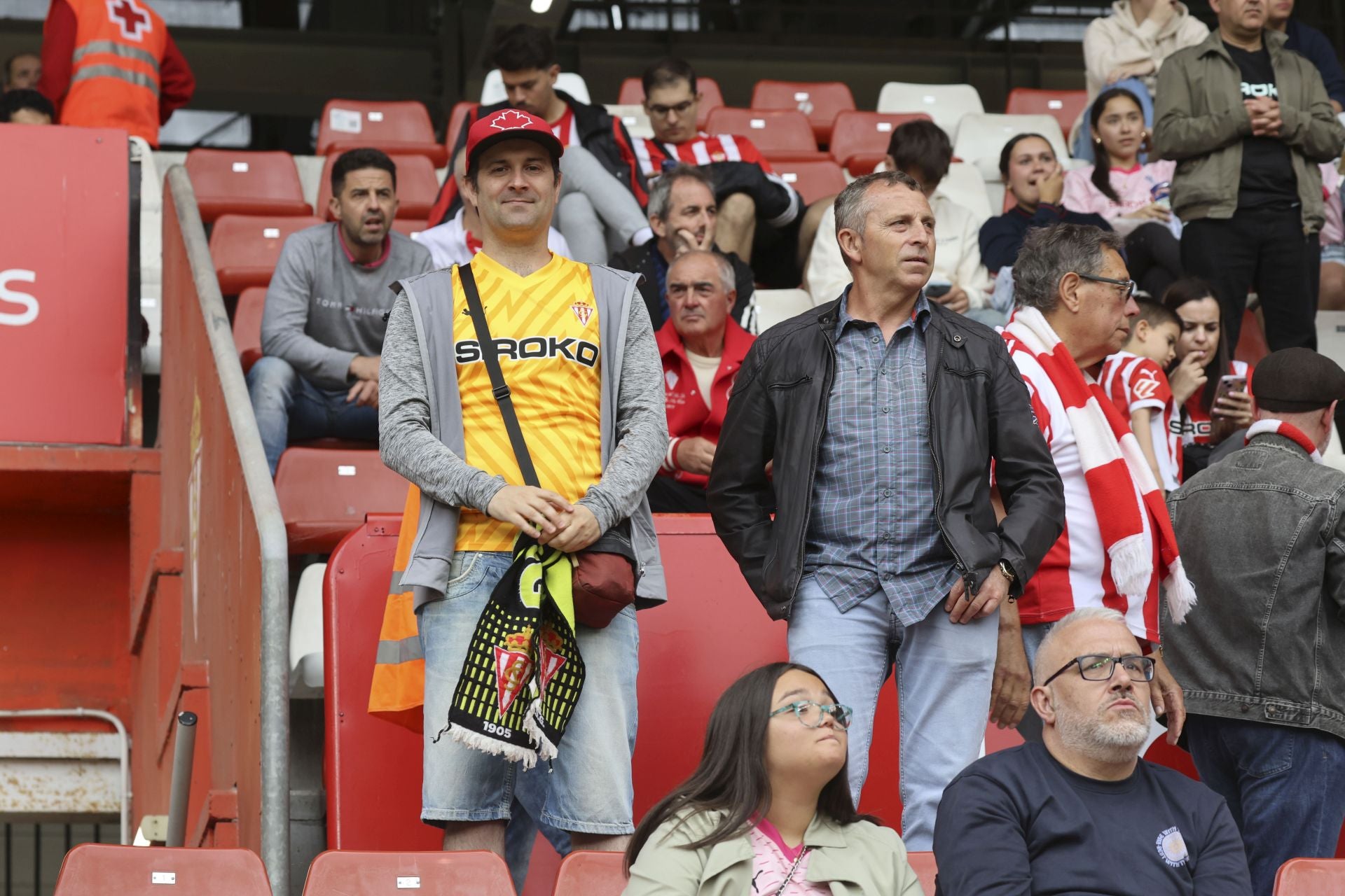 ¿Estuviste en el Sporting de Gijón - Cartagena? ¡Búscate entre las fotos!