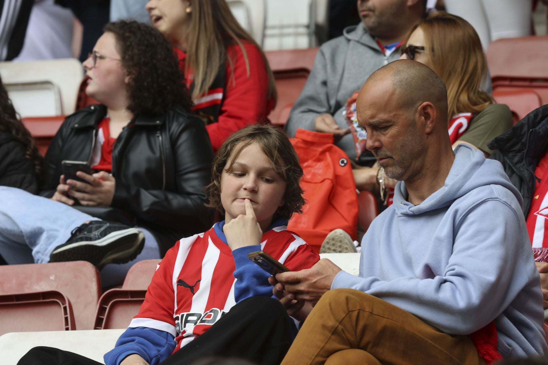 ¿Estuviste en el Sporting de Gijón - Cartagena? ¡Búscate entre las fotos!