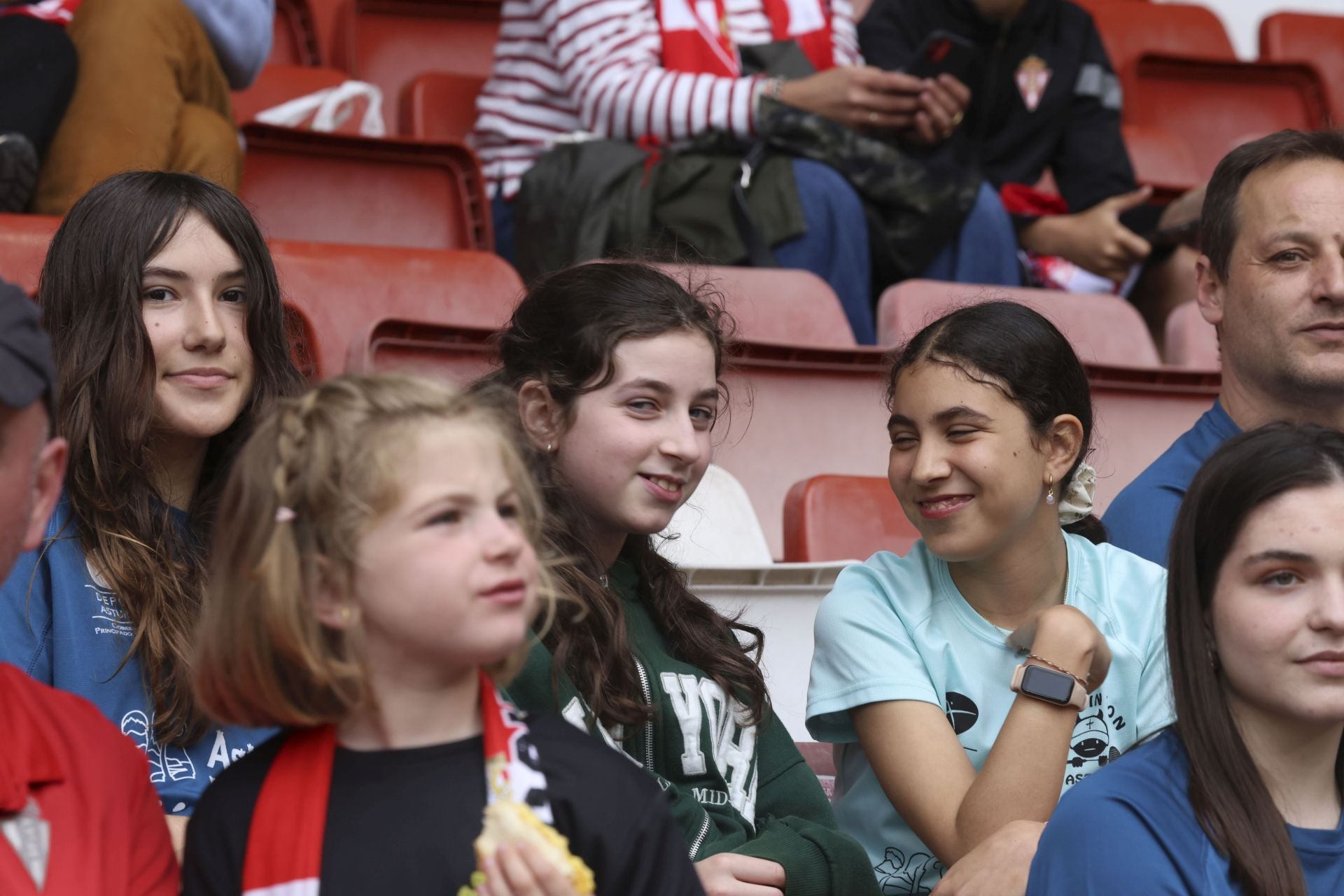 ¿Estuviste en el Sporting de Gijón - Cartagena? ¡Búscate entre las fotos!