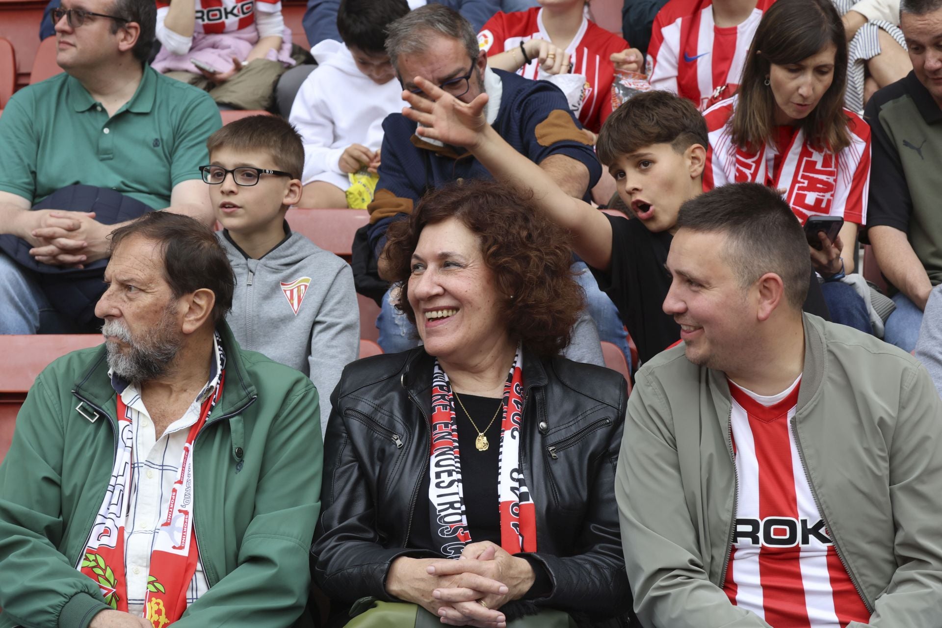 ¿Estuviste en el Sporting de Gijón - Cartagena? ¡Búscate entre las fotos!