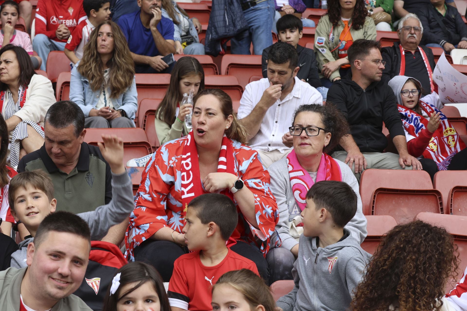 ¿Estuviste en el Sporting de Gijón - Cartagena? ¡Búscate entre las fotos!