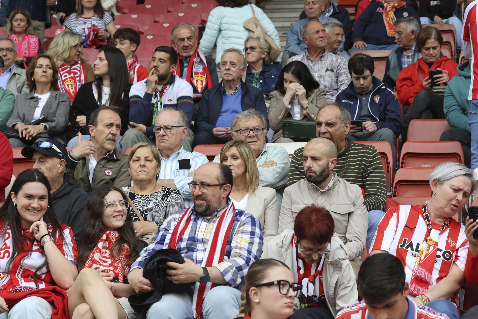 ¿Estuviste en el Sporting de Gijón - Cartagena? ¡Búscate entre las fotos!