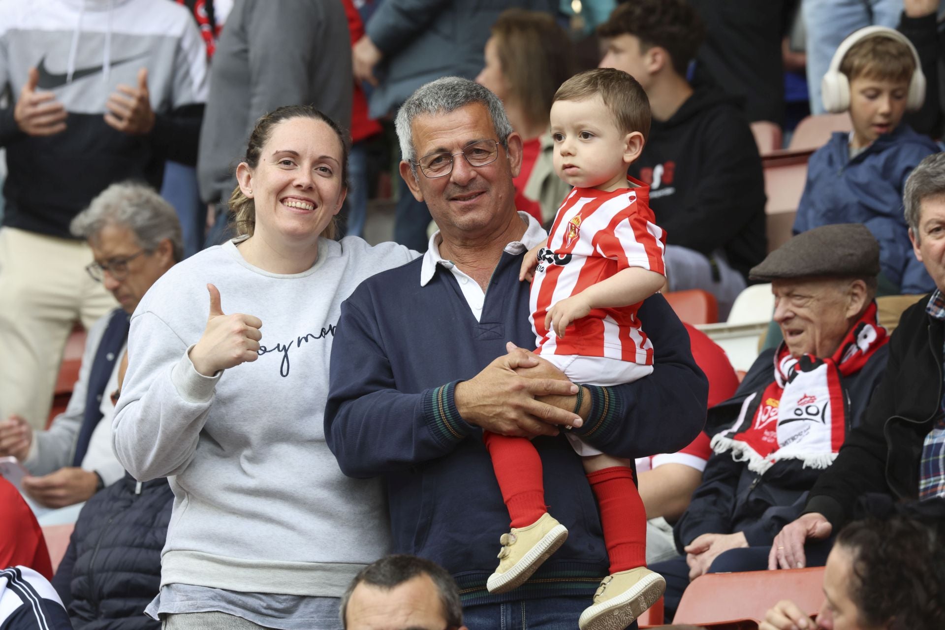 ¿Estuviste en el Sporting de Gijón - Cartagena? ¡Búscate entre las fotos!