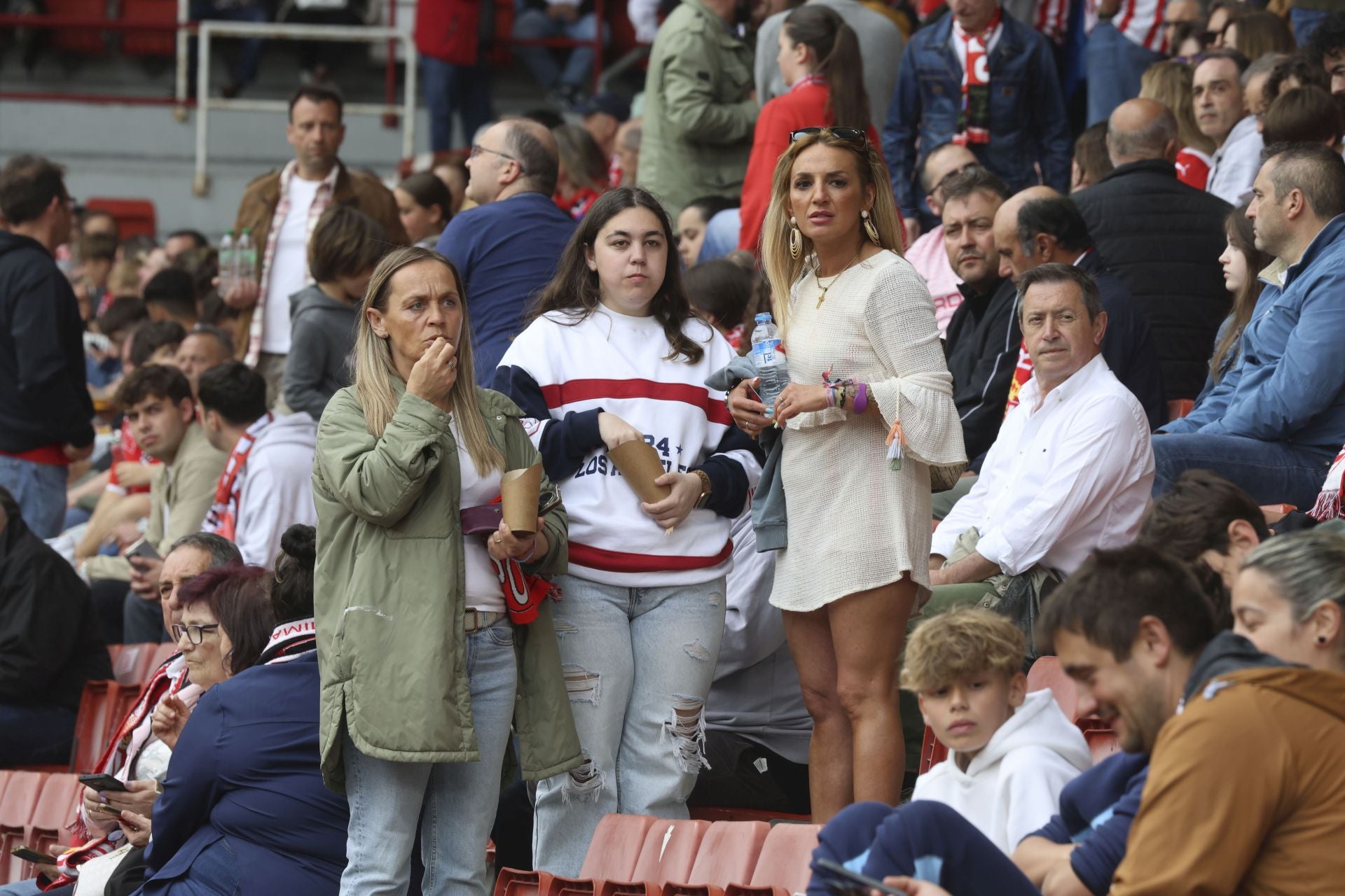 ¿Estuviste en el Sporting de Gijón - Cartagena? ¡Búscate entre las fotos!