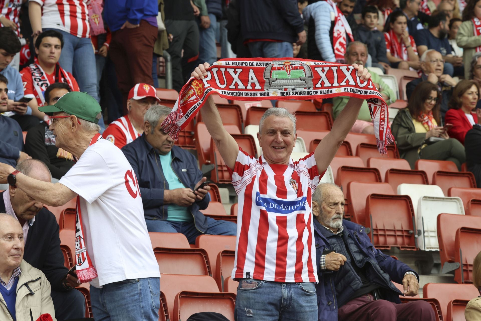¿Estuviste en el Sporting de Gijón - Cartagena? ¡Búscate entre las fotos!