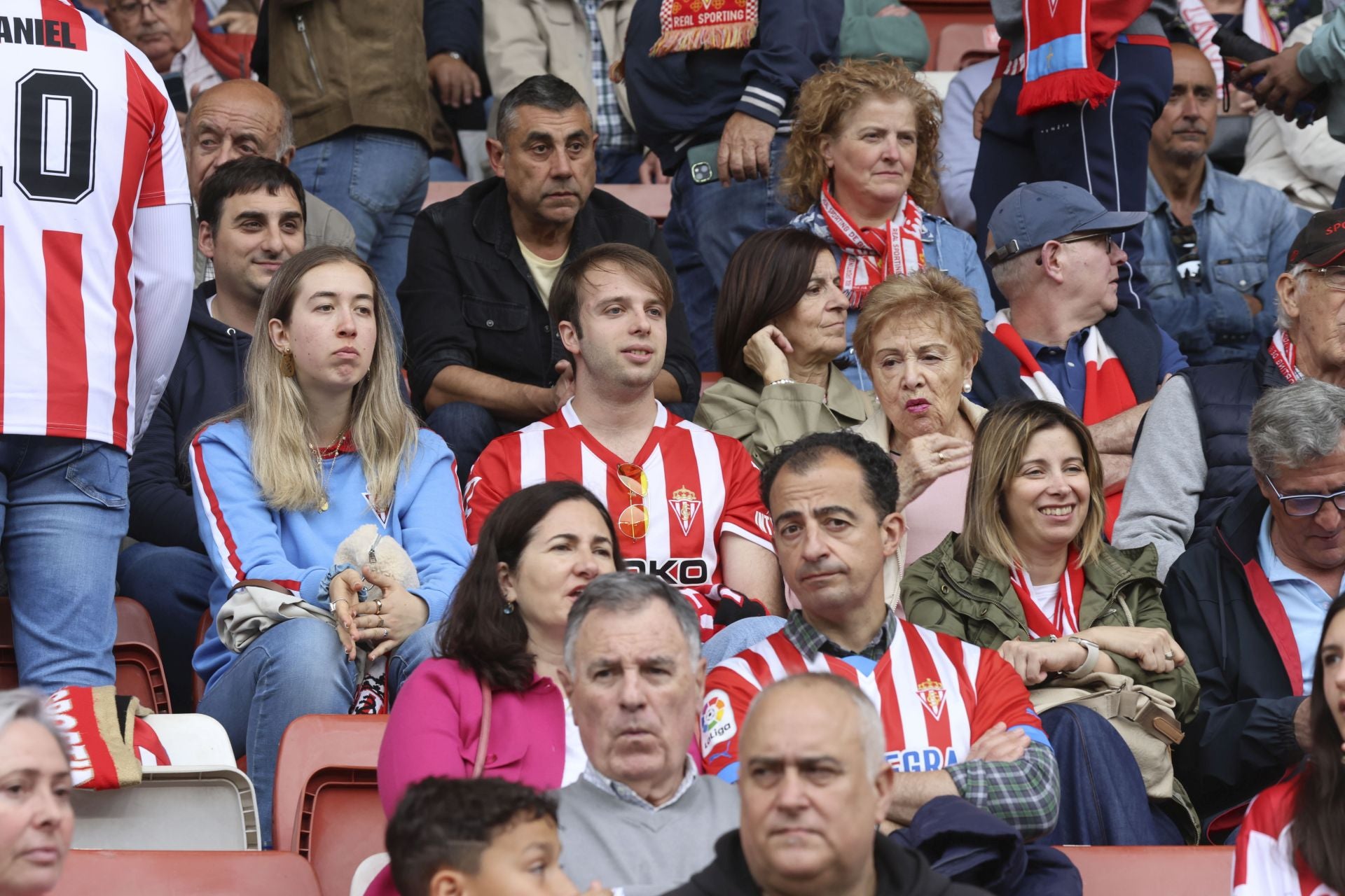 ¿Estuviste en el Sporting de Gijón - Cartagena? ¡Búscate entre las fotos!