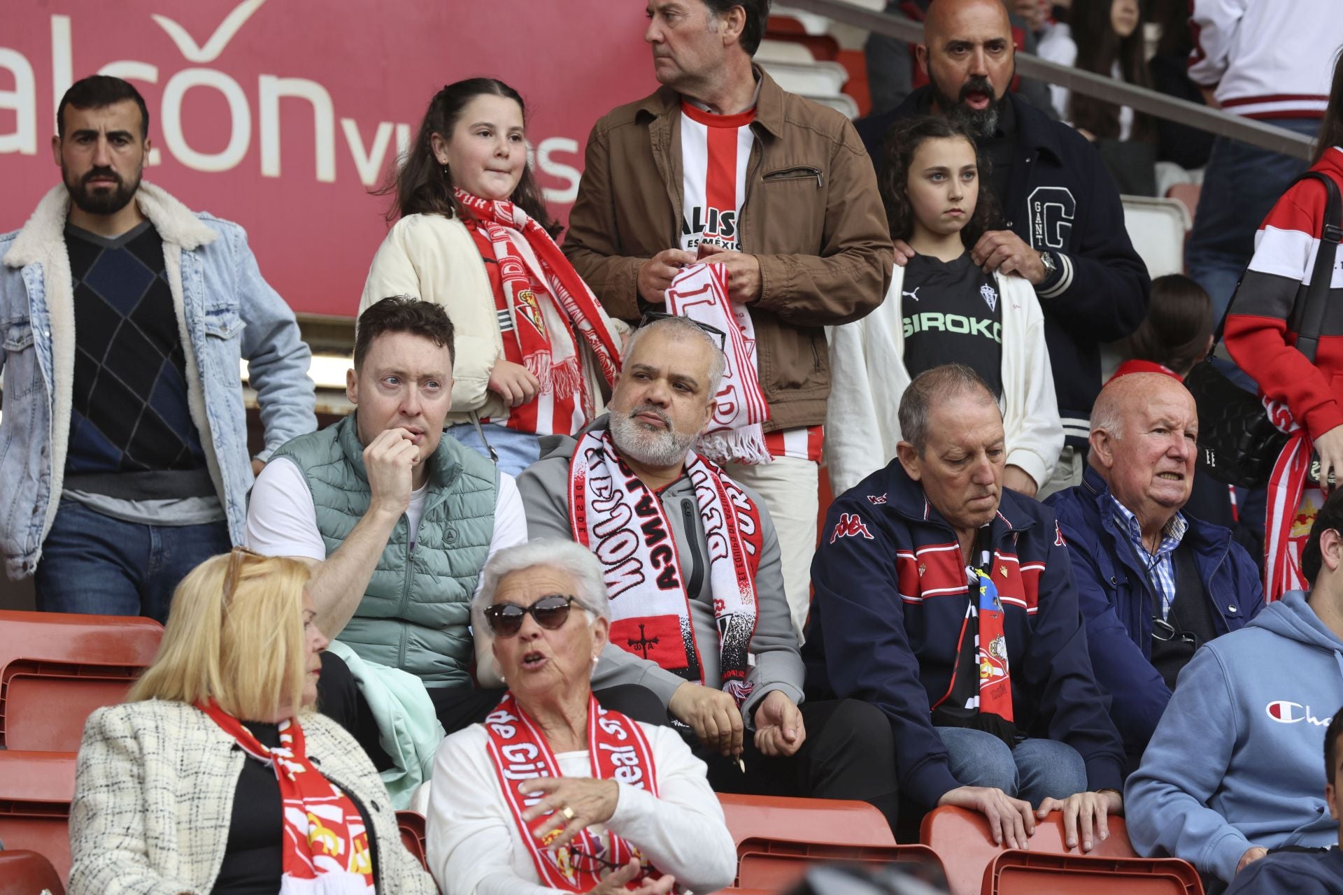 ¿Estuviste en el Sporting de Gijón - Cartagena? ¡Búscate entre las fotos!