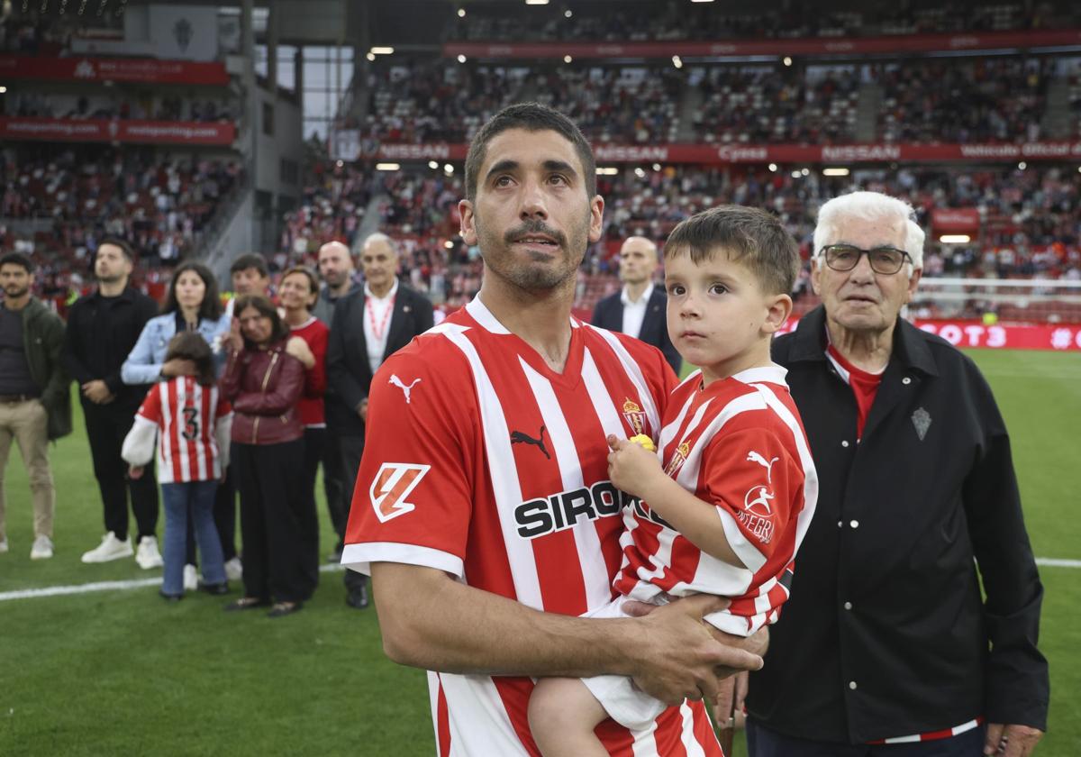 La última de Cote en El Molinón: su emotiva despedida del Sporting de Gijón, en imágenes