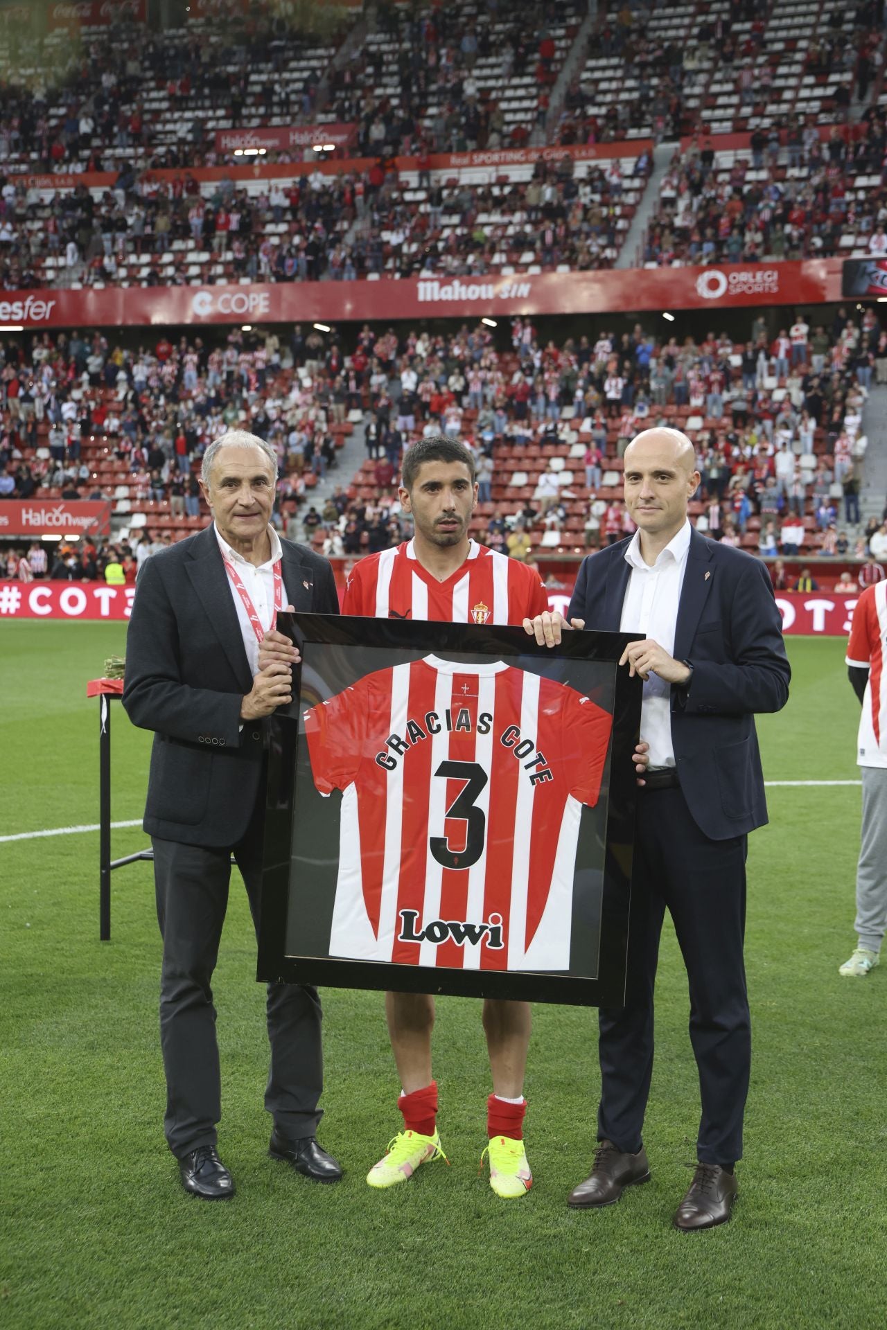 La última de Cote en El Molinón: su emotiva despedida del Sporting de Gijón, en imágenes