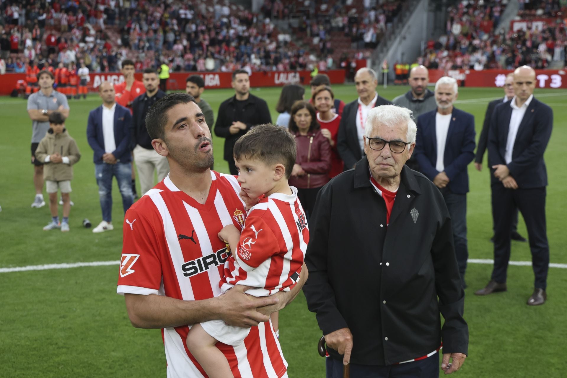 La última de Cote en El Molinón: su emotiva despedida del Sporting de Gijón, en imágenes