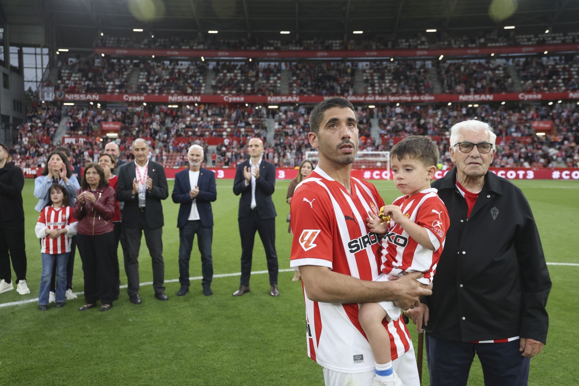 La última de Cote en El Molinón: su emotiva despedida del Sporting de Gijón, en imágenes