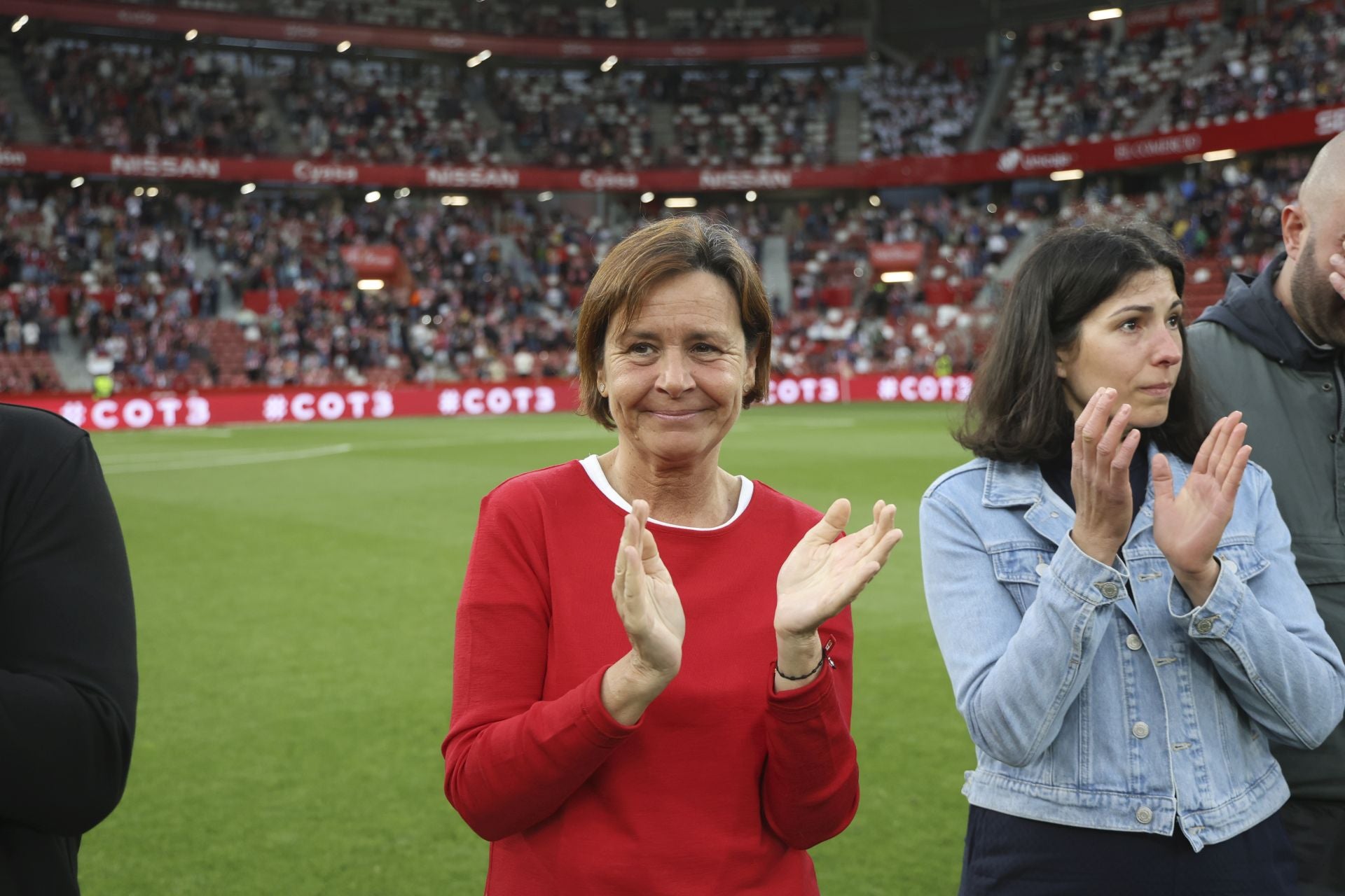 La última de Cote en El Molinón: su emotiva despedida del Sporting de Gijón, en imágenes