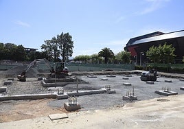 Desarrollo de las obras de la plataforma en el recinto ferial.