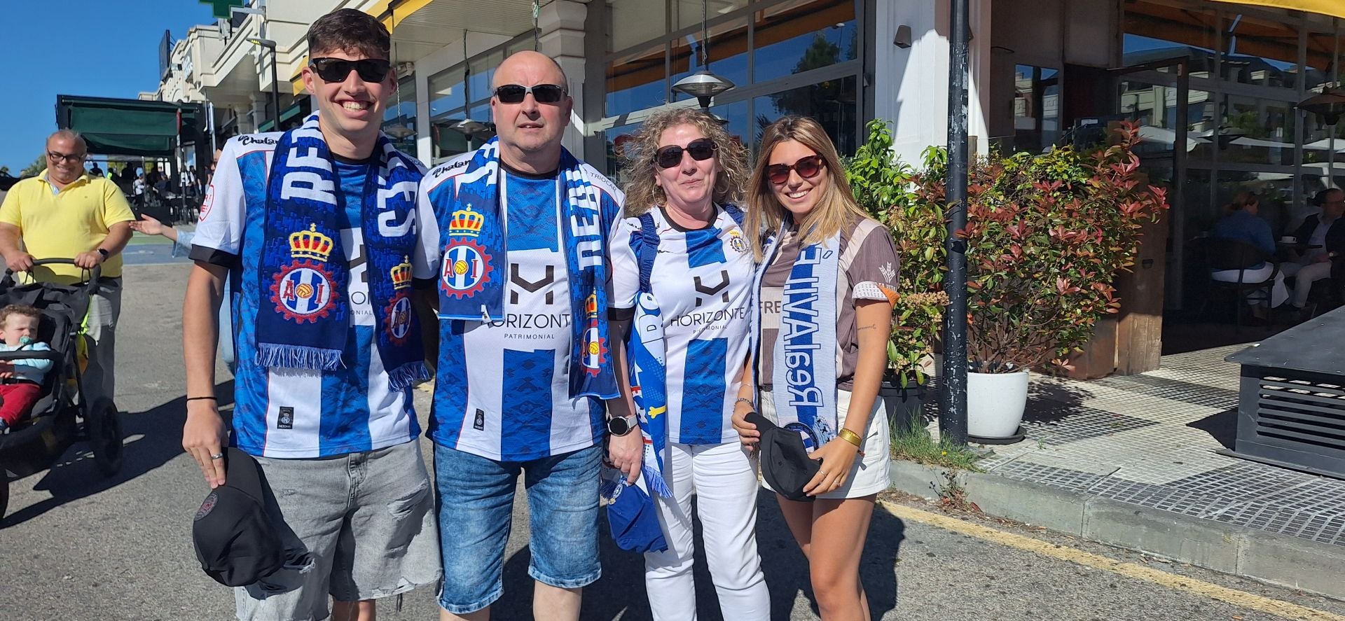 La afición del Real Avilés, a por todas en Madrid