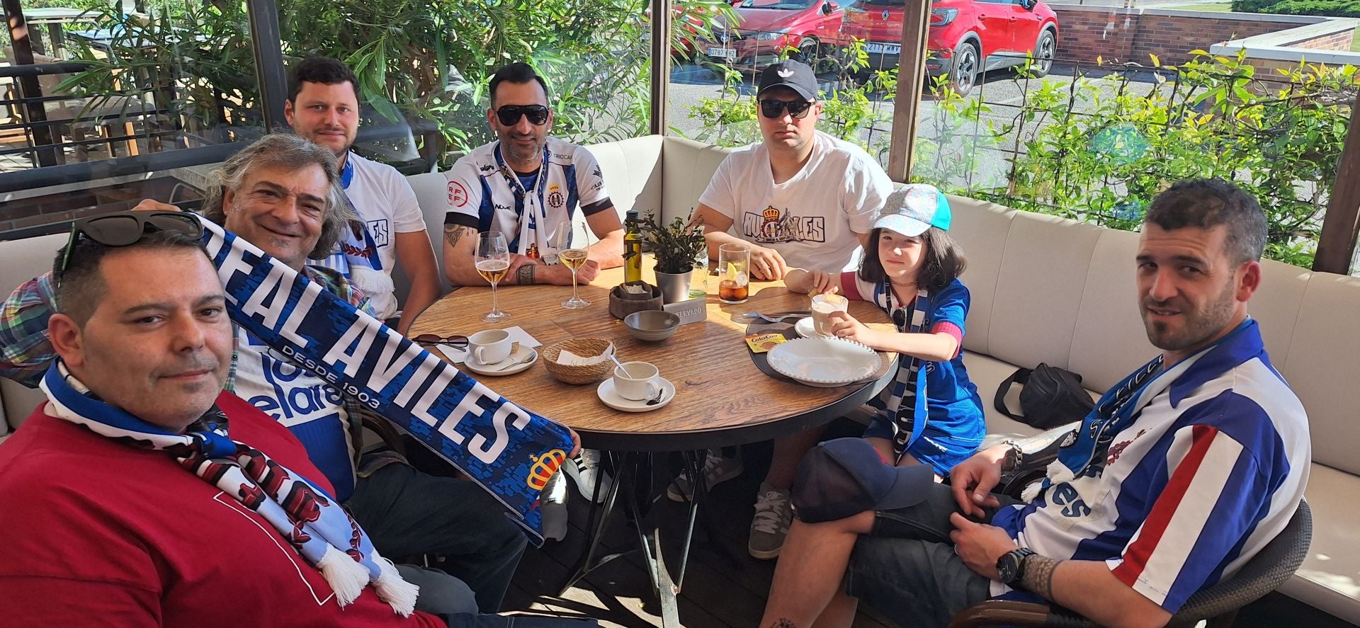 La afición del Real Avilés, a por todas en Madrid