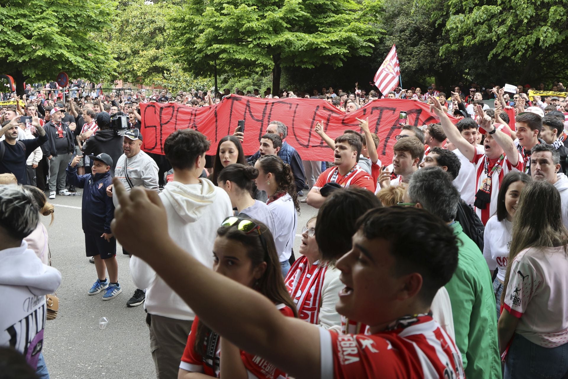 Sporting de Gijón - Cartagena: despedida a la temporada y a un inolvidable Cote, en imágenes