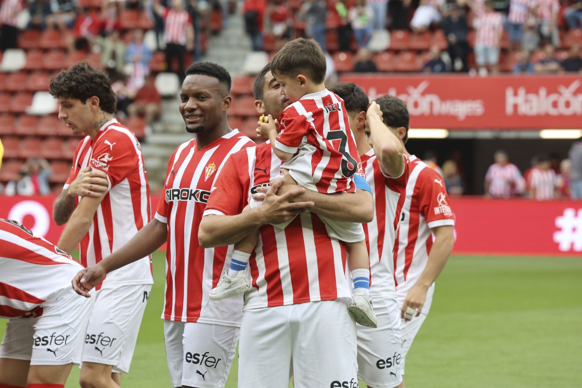 Sporting de Gijón - Cartagena: despedida a la temporada y a un inolvidable Cote, en imágenes