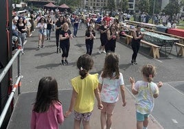 Una de las clases gratuitas de zumba para toda la familia