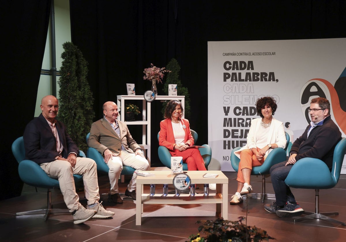 Javier Ruiz, Javier Martínez, Montserrat López Moro, Sara Menéndez y José Antonio Migoya en la presentación de las jornadas.