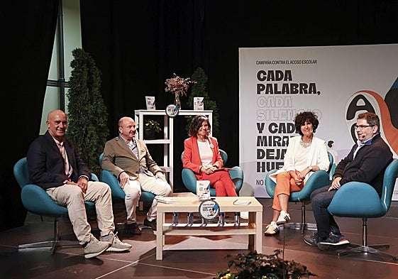 Javier Ruiz, Javier Martínez, Montserrat López Moro, Sara Menéndez y José Antonio Migoya en la presentación de las jornadas.