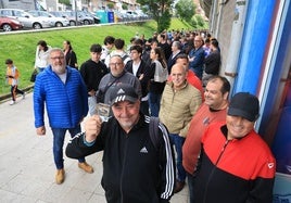 Locurón para hacerse con una entrada y animar al Real Avilés en el Suárez Puerta