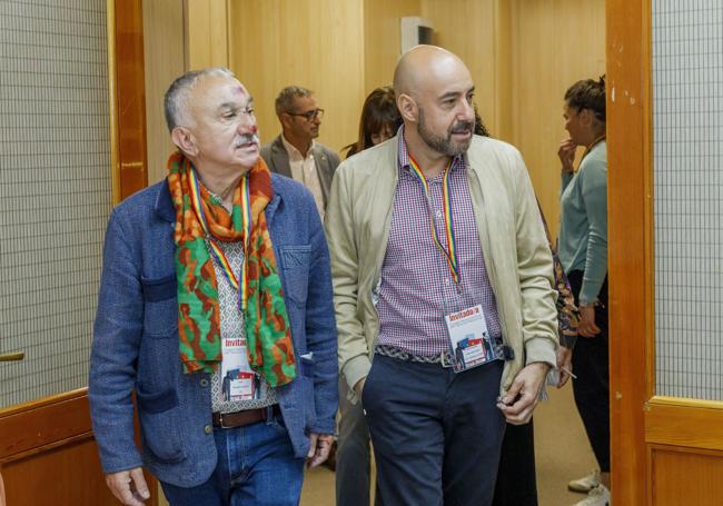 Pepe Álvarez, junto con el secretario general de UGTCyL, óscar Lobo.