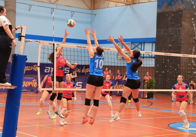 Partido final entre La Curtidora Uniovi y el Getxo en Los Canapés.