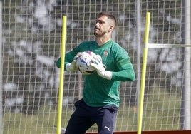 Rubén Yáñez, durante un entrenamiento en Mareo.