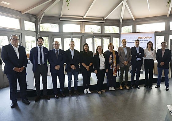 José María Urbano, Álvaro Platero, Santiago Rodríguez Vega, José Antonio Martínez, Lucía Abad, Covadonga Carballo, Mariví Monteserín, Ramón Bernardo de la Rúa, Juan Carlos Campo, Laura Mayordomo y Ángel M. González.