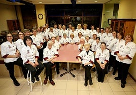 La guisanderas del club, reunidas por YANTAR en 2022 para celebrar su 25 aniversario.